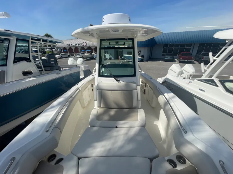 Slide: The Image of Boston Whaler 250 Outrage 2026 - 6