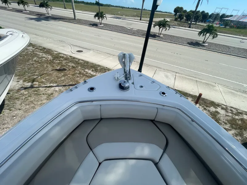 Slide: The Image of Boston Whaler 250 Outrage 2026 - 7