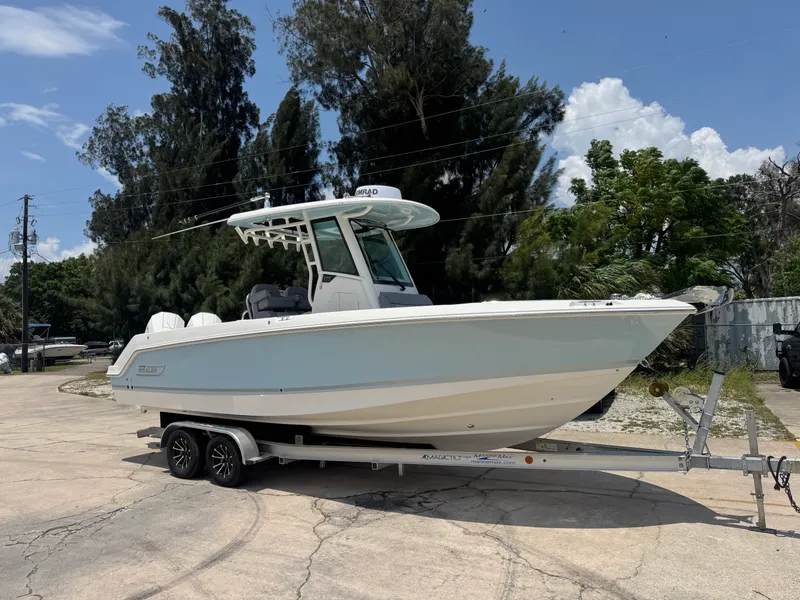 The Image of Boston Whaler 250 Outrage 2026 - 0