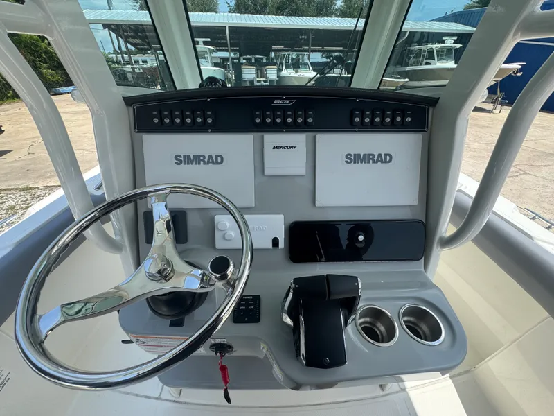 Slide: The Image of Boston Whaler 250 Outrage 2026 - 9