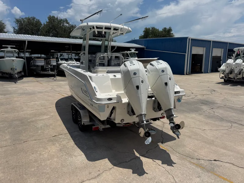 Slide: The Image of Boston Whaler 250 Outrage 2026 - 2