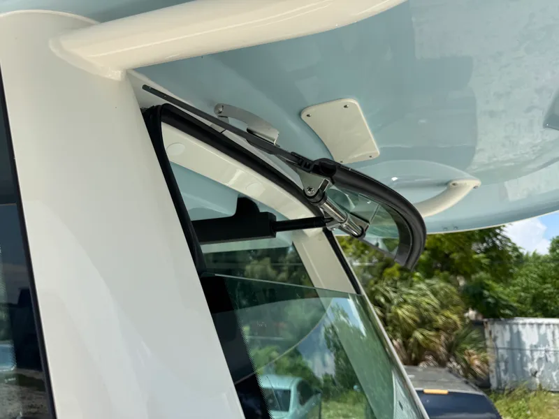 Slide: The Image of Boston Whaler 250 Outrage 2026 - 13