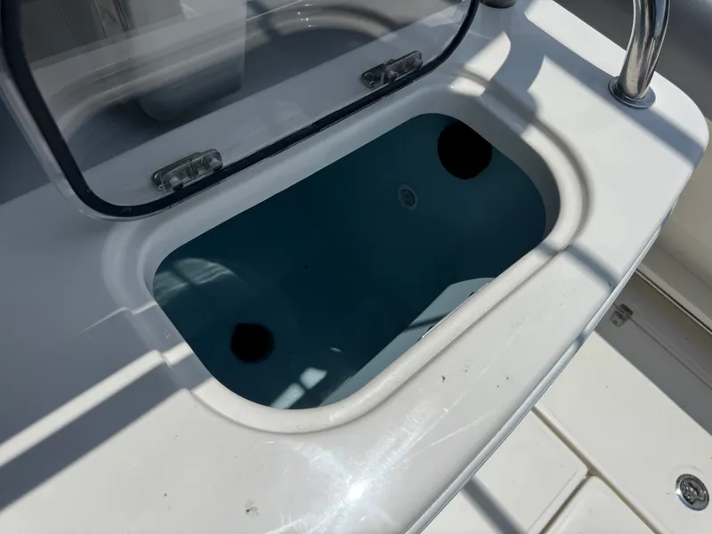 Slide: The Image of Boston Whaler 250 Outrage 2026 - 7