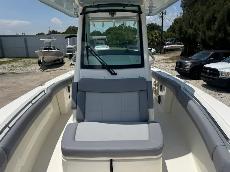 Slide: The Image of Boston Whaler 250 Outrage 2026 - 12