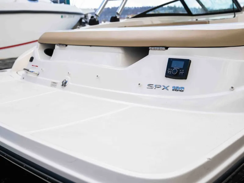 Slide: The Image of Sea Ray 190 SPX 2017 - 8