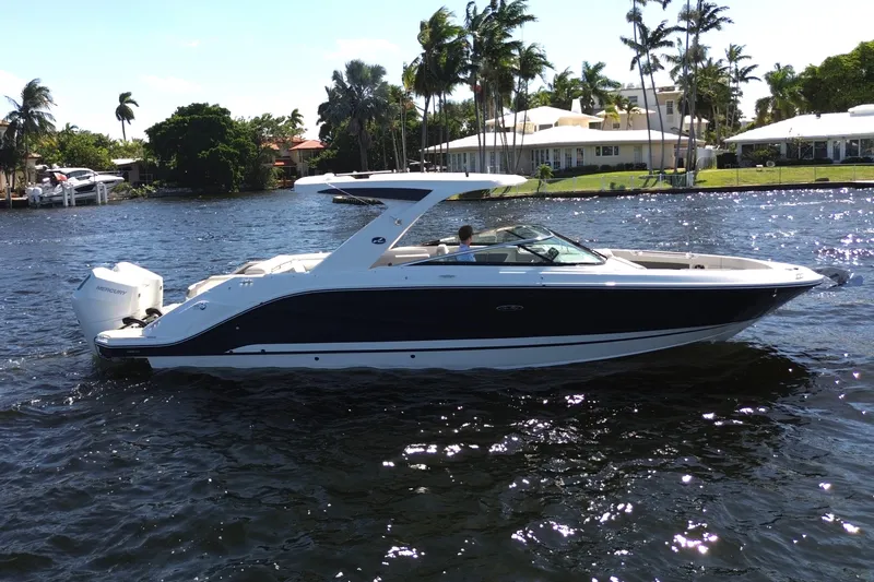 Slide: The Image of Sea Ray SLX 310 Outboard 2026 - 13