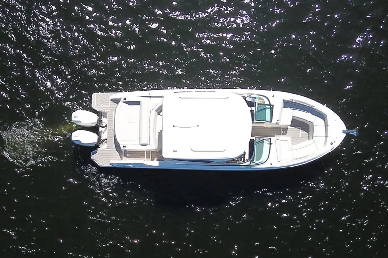 Slide: The Image of Sea Ray SLX 310 Outboard 2026 - 14