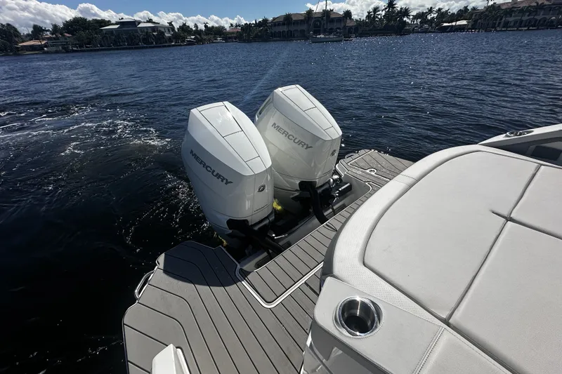 Slide: The Image of Sea Ray SLX 310 Outboard 2026 - 15