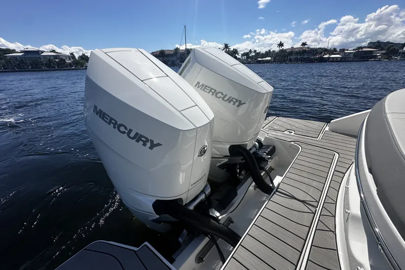 Slide: The Image of Sea Ray SLX 310 Outboard 2026 - 16