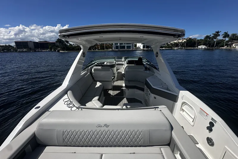 Slide: The Image of Sea Ray SLX 310 Outboard 2026 - 20