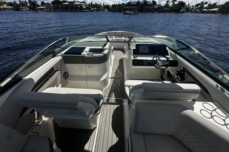 Slide: The Image of Sea Ray SLX 310 Outboard 2026 - 30