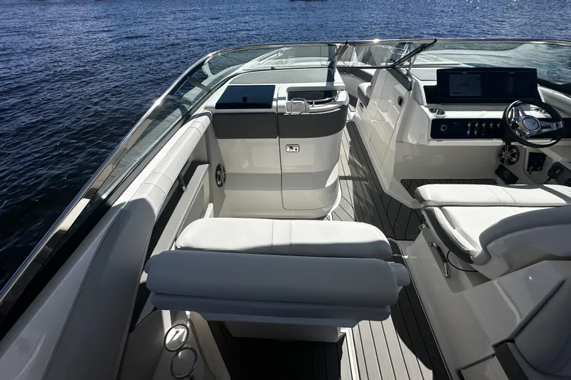 Slide: The Image of Sea Ray SLX 310 Outboard 2026 - 31