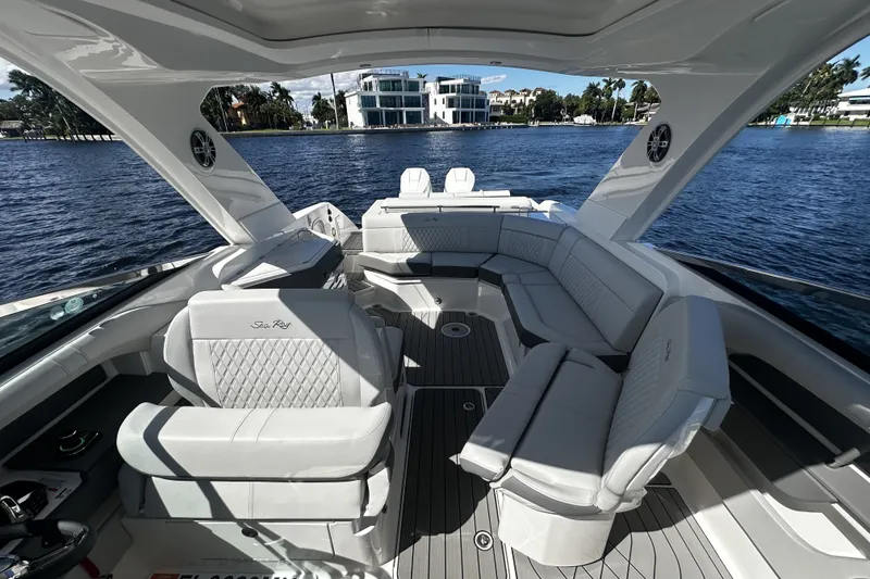 Slide: The Image of Sea Ray SLX 310 Outboard 2026 - 34