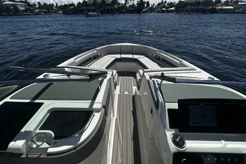 Slide: The Image of Sea Ray SLX 310 Outboard 2026 - 36