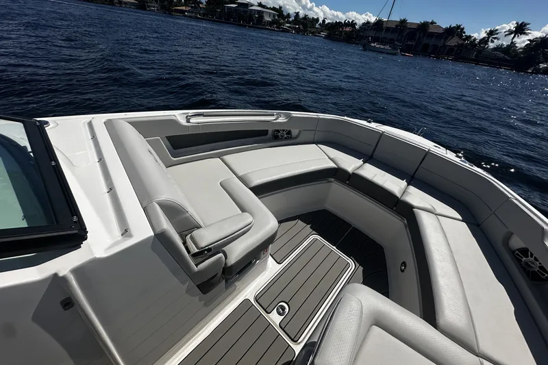 Slide: The Image of Sea Ray SLX 310 Outboard 2026 - 38