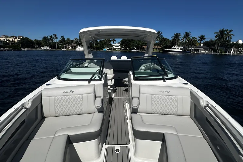 Slide: The Image of Sea Ray SLX 310 Outboard 2026 - 40