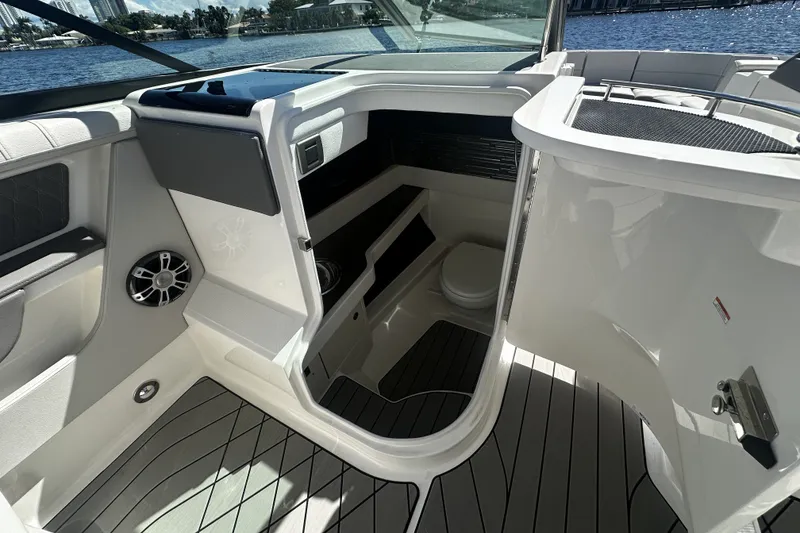 Slide: The Image of Sea Ray SLX 310 Outboard 2026 - 41