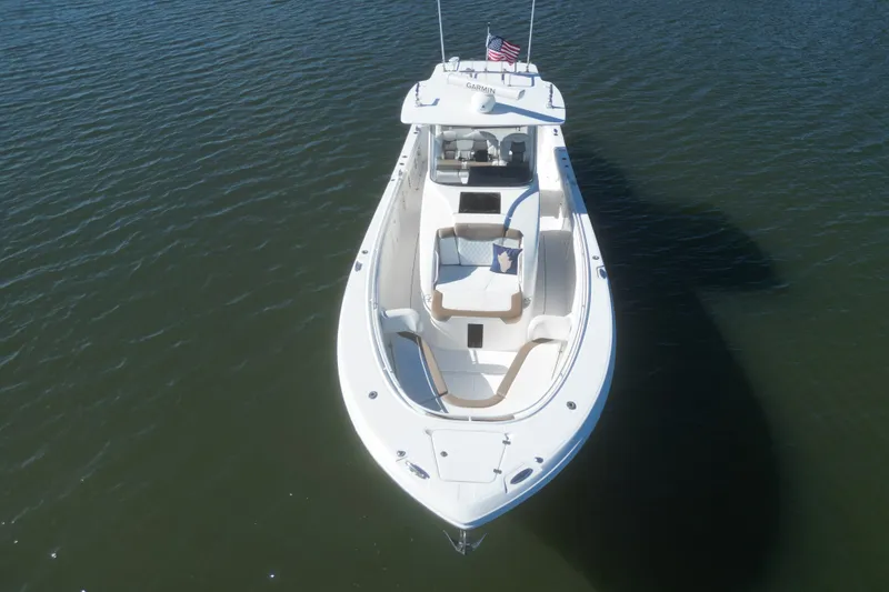 Slide: The Image of Edgewater 370CC 2018 - 45