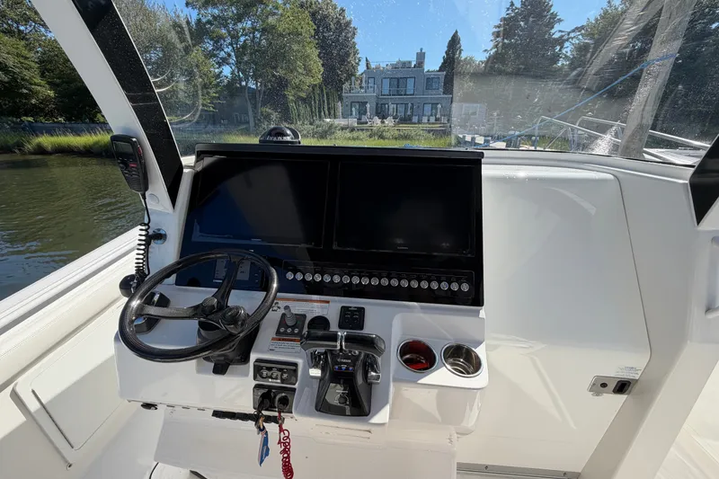 Slide: The Image of Edgewater 370CC 2018 - 3