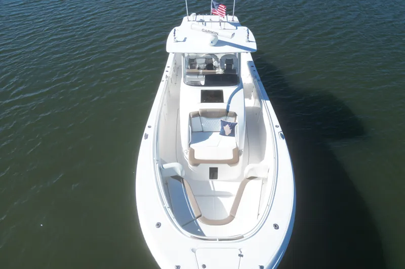 Slide: The Image of Edgewater 370CC 2018 - 44