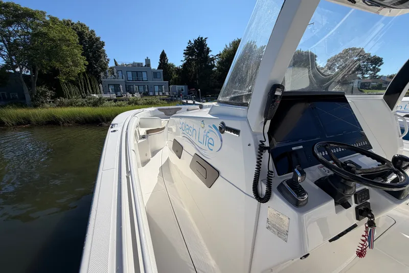 Slide: The Image of Edgewater 370CC 2018 - 29