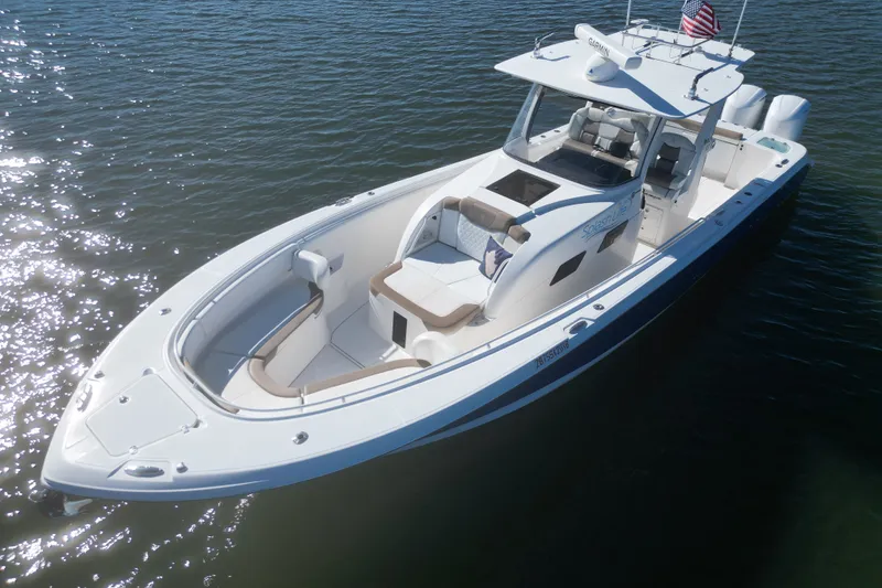Slide: The Image of Edgewater 370CC 2018 - 46