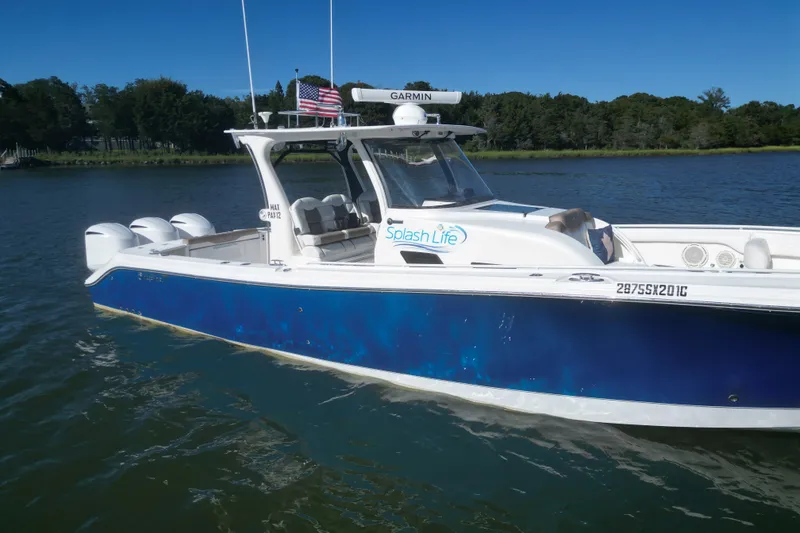 Slide: The Image of Edgewater 370CC 2018 - 41