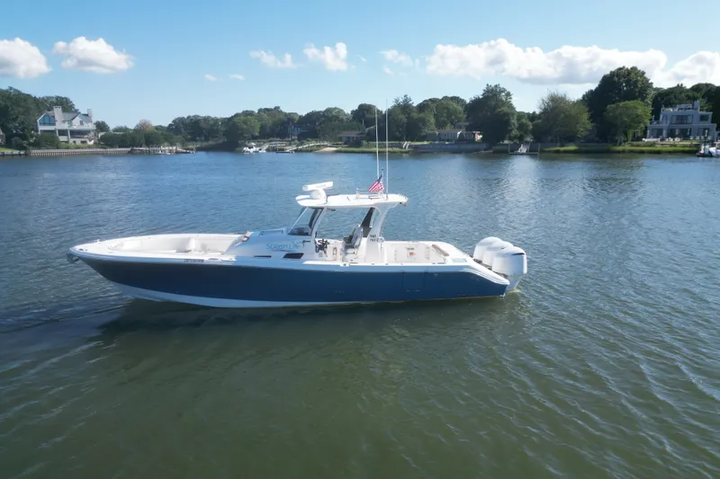 Slide: The Image of Edgewater 370CC 2018 - 37