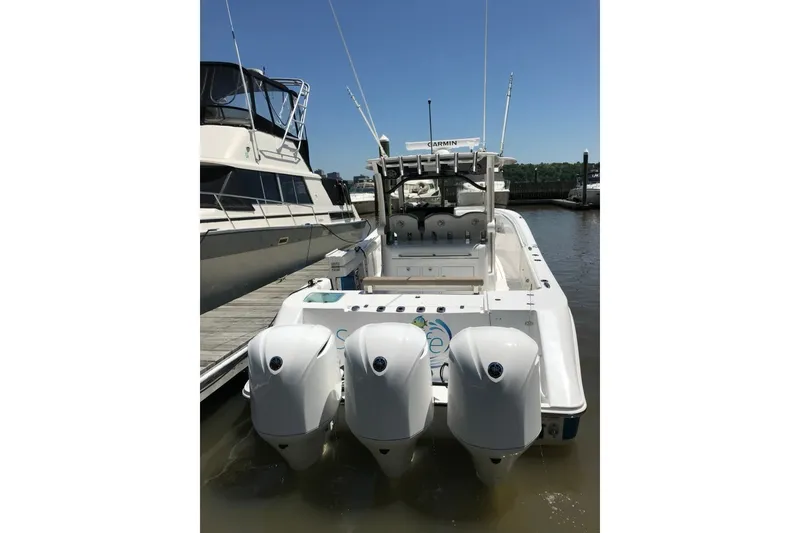 Slide: The Image of Edgewater 370CC 2018 - 5