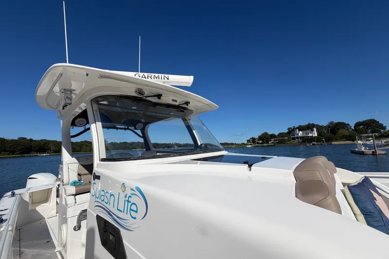 Slide: The Image of Edgewater 370CC 2018 - 32