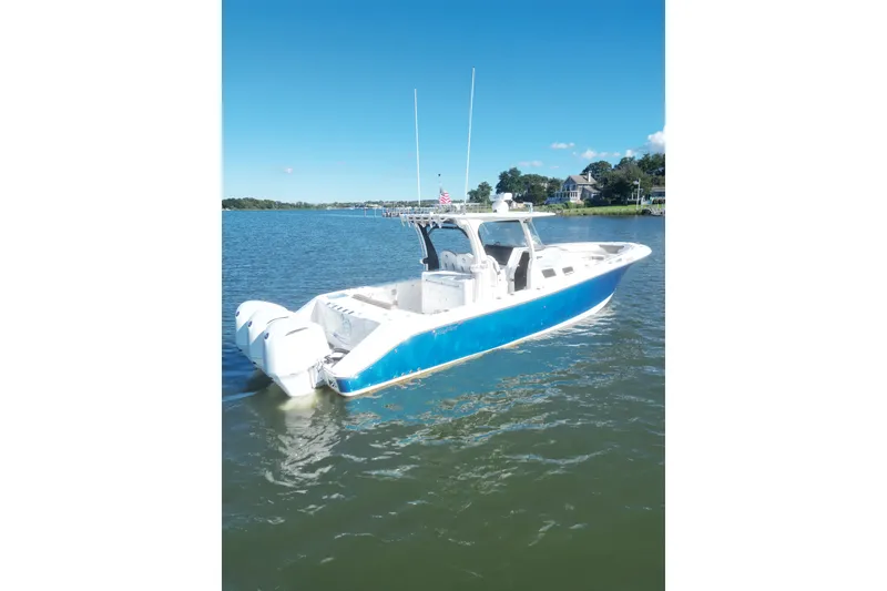 Slide: The Image of Edgewater 370CC 2018 - 1