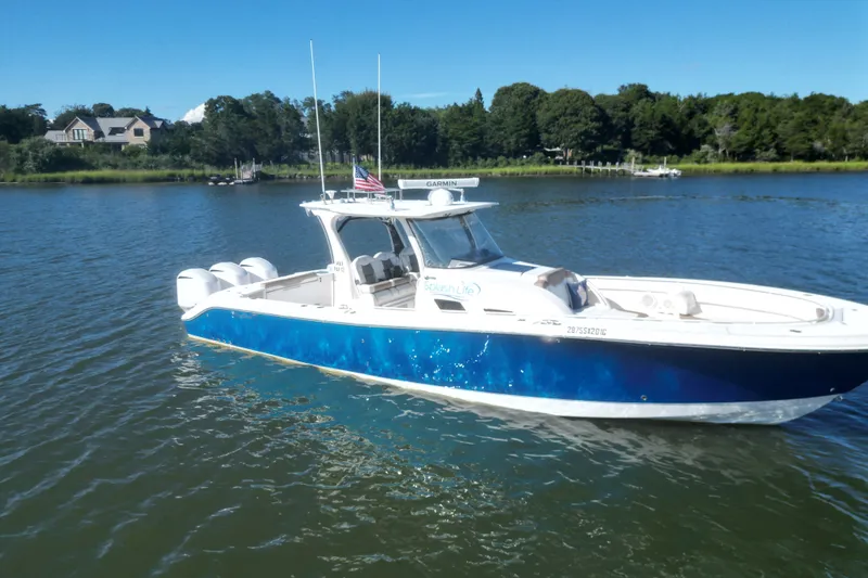 Slide: The Image of Edgewater 370CC 2018 - 42