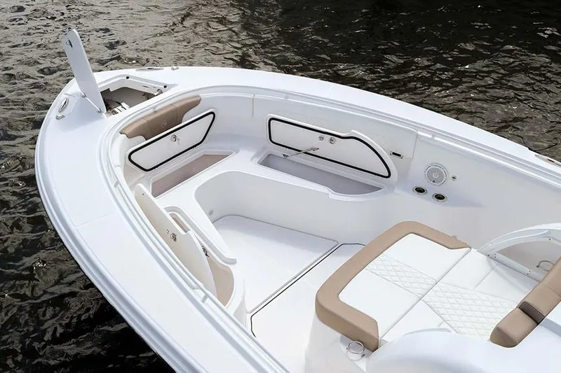 Slide: The Image of Edgewater 370CC 2018 - 8