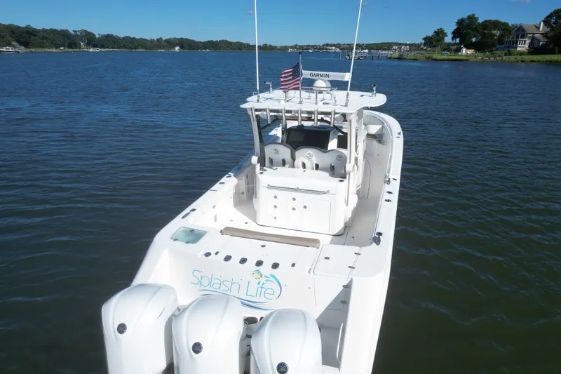 Slide: The Image of Edgewater 370CC 2018 - 39