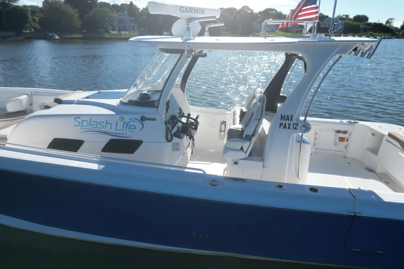 Slide: The Image of Edgewater 370CC 2018 - 47