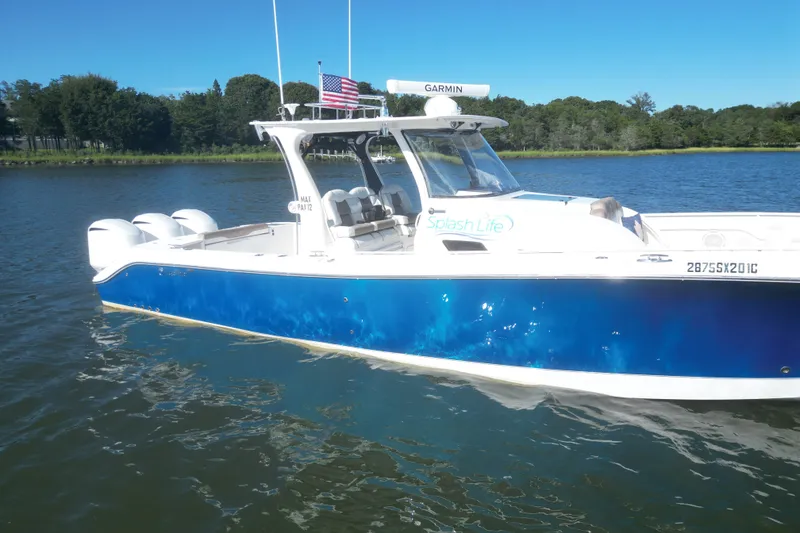 Slide: The Image of Edgewater 370CC 2018 - 43