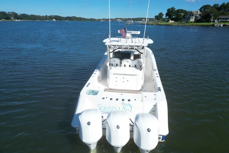 Slide: The Image of Edgewater 370CC 2018 - 38