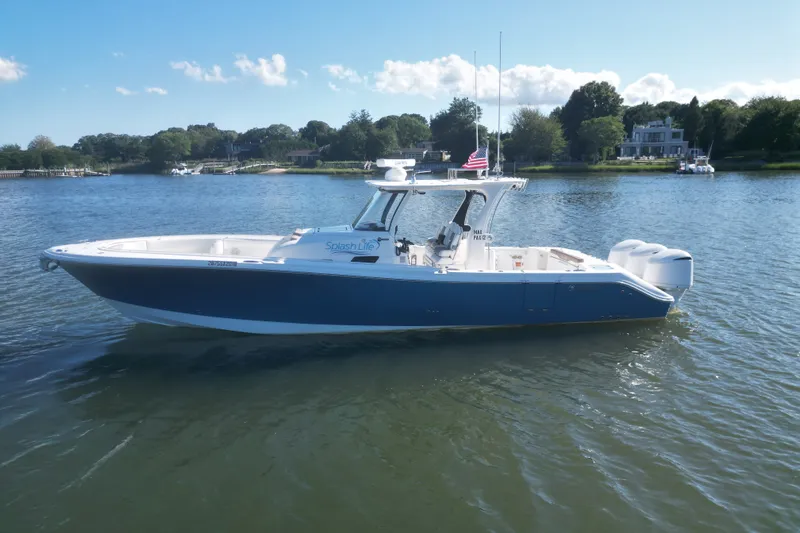 The Image of Edgewater 370CC 2018 - 0