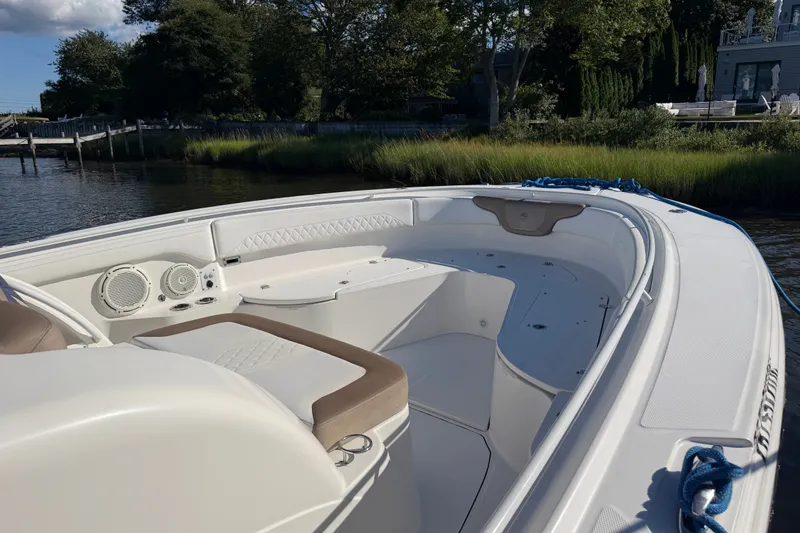 Slide: The Image of Edgewater 370CC 2018 - 16