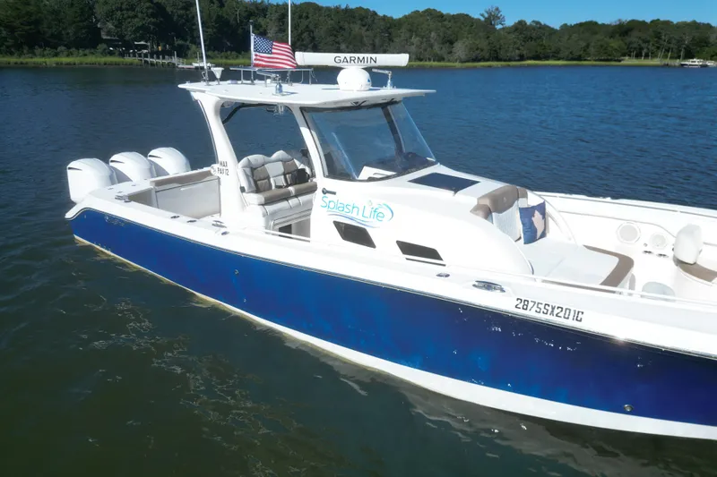 Slide: The Image of Edgewater 370CC 2018 - 35