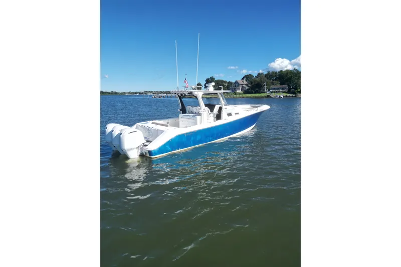 Slide: The Image of Edgewater 370CC 2018 - 33