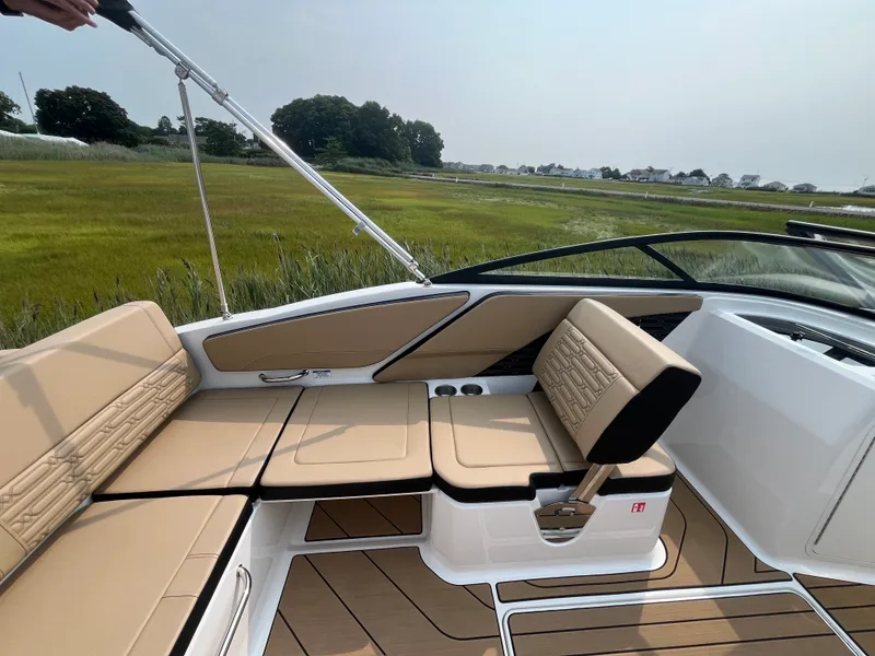 Slide: The Image of Sea Ray SPX 210 Outboard 2026 - 8