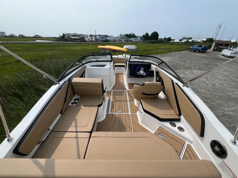 Slide: The Image of Sea Ray SPX 210 Outboard 2026 - 3