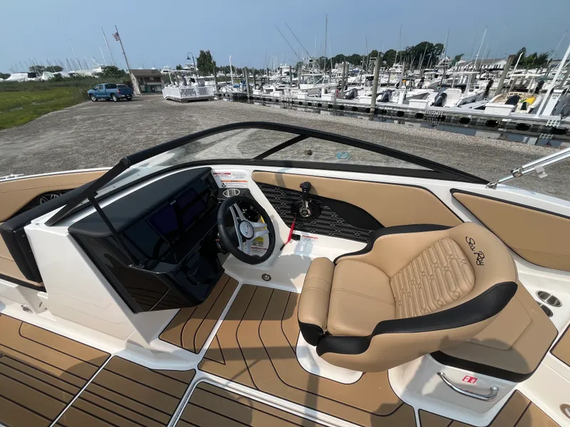 Slide: The Image of Sea Ray SPX 210 Outboard 2026 - 10