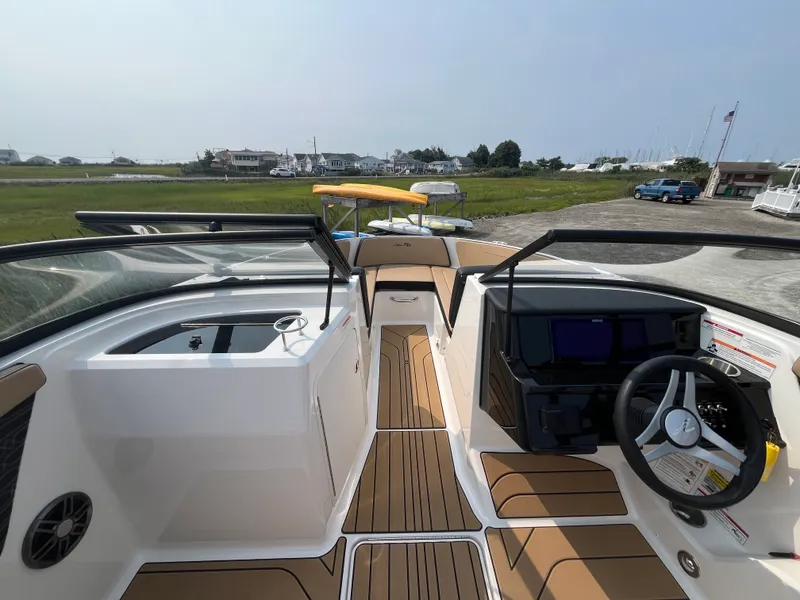 Slide: The Image of Sea Ray SPX 210 Outboard 2026 - 9