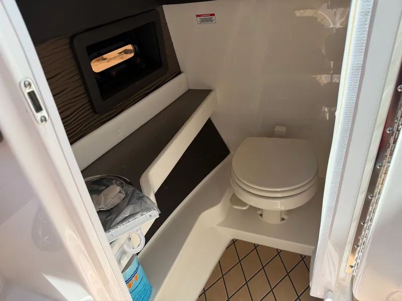 Slide: The Image of Sea Ray 280 SLX 2022 - 4