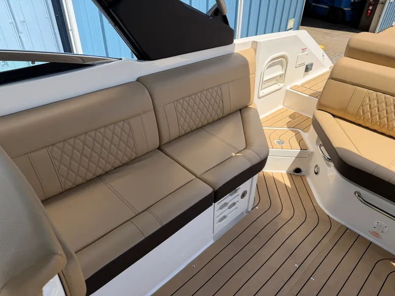 Slide: The Image of Sea Ray 280 SLX 2022 - 16