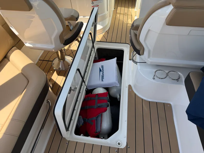 Slide: The Image of Sea Ray 280 SLX 2022 - 3