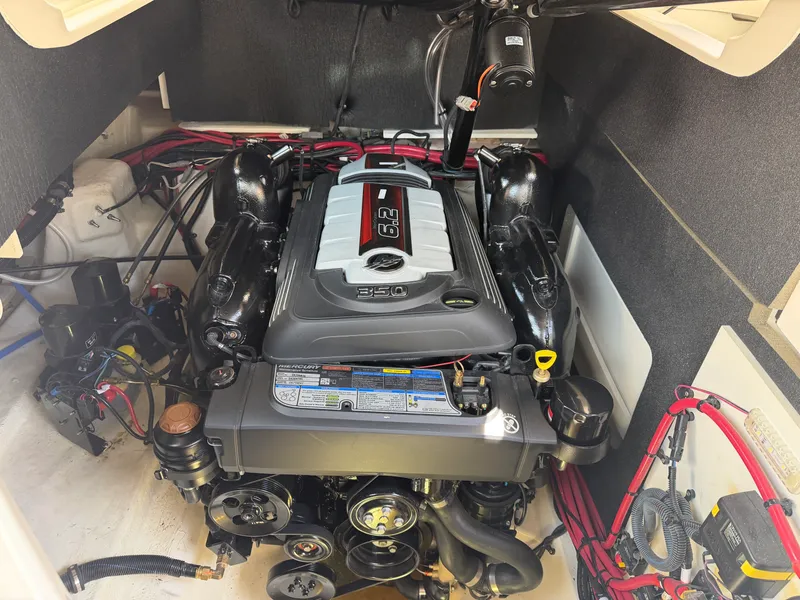 Slide: The Image of Sea Ray 280 SLX 2022 - 22