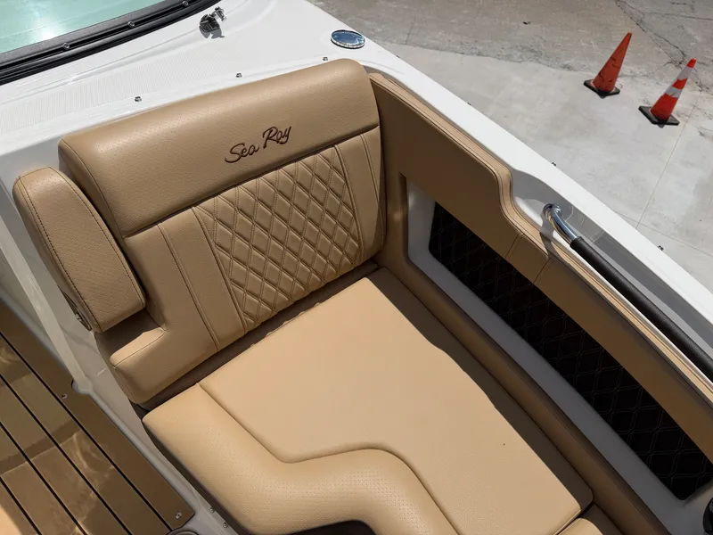 Slide: The Image of Sea Ray 280 SLX 2022 - 8